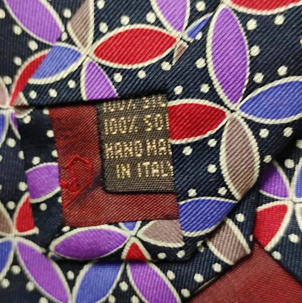 Vintage Valentino Mens 100% Silk Handmade Print Tie